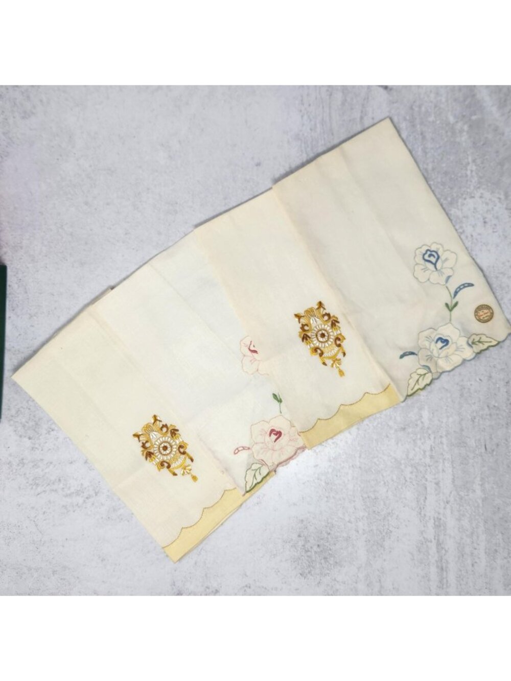 Set 4 Vintage Madeira Embroidered Hand Towels Tea Towels Fine Linen Unused Origi